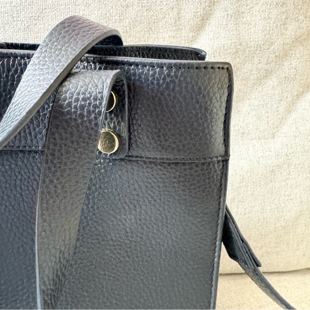 Mark & Graham Essential Leather Tote Navy Monogram MEZ - Picture 4 of 12